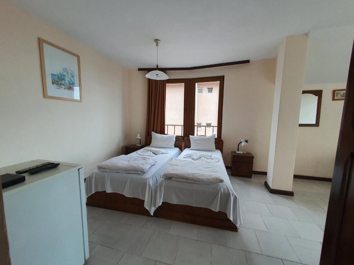 Lazur Hotel Равда Экстерьер фото